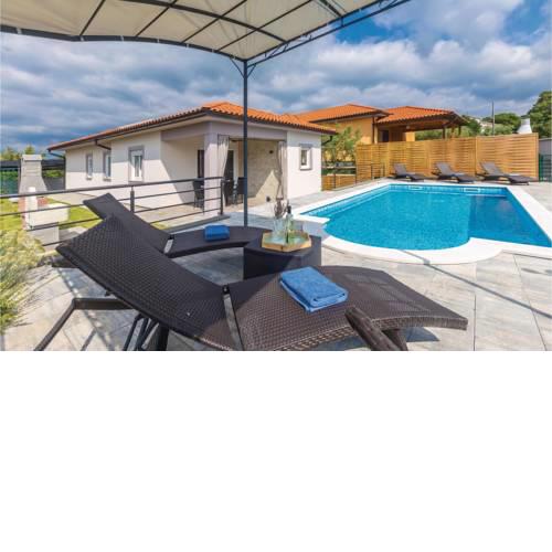 Three-Bedroom Holiday Home in Kapovci
