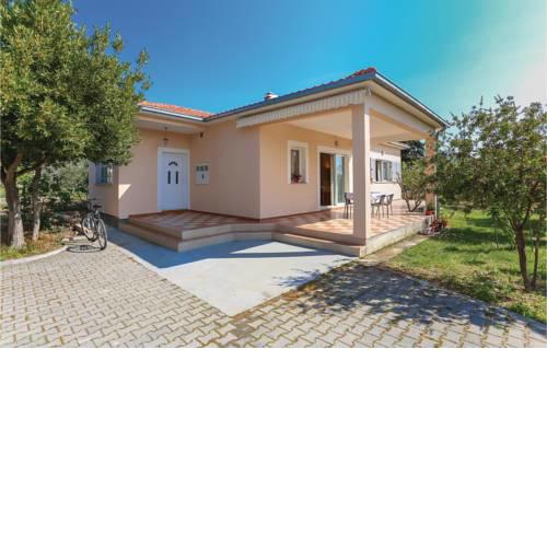 Three-Bedroom Holiday Home in Kastel Stafilic