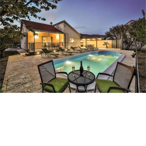 Three-Bedroom Holiday Home in Kastel Stafilic
