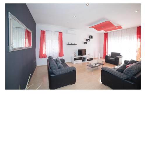 Three-Bedroom Holiday Home in Kastel Stari