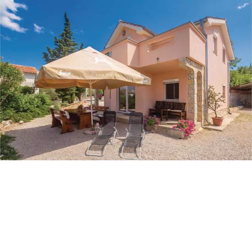 Three-Bedroom Holiday Home in Klanice