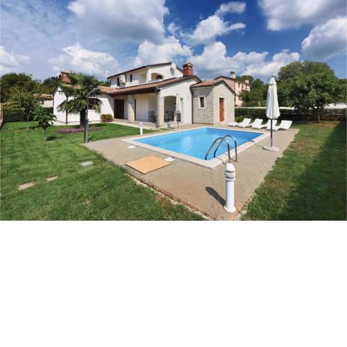 Three-Bedroom Holiday Home in Kmacici