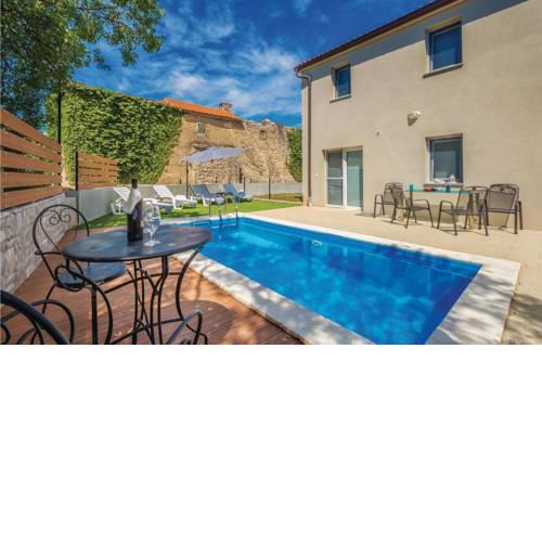 Three-Bedroom Holiday Home in Kras