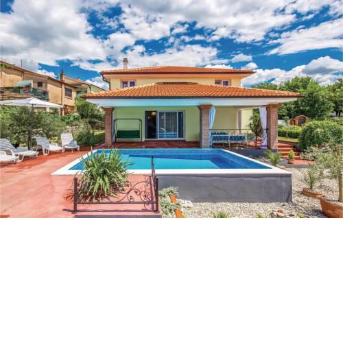 Three-Bedroom Holiday Home in Krasica
