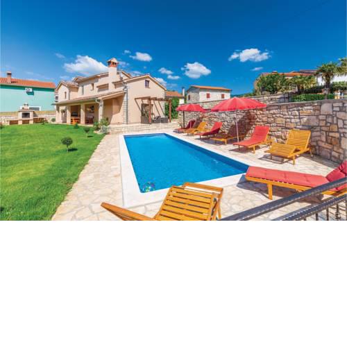 Three-Bedroom Holiday Home in Krsan