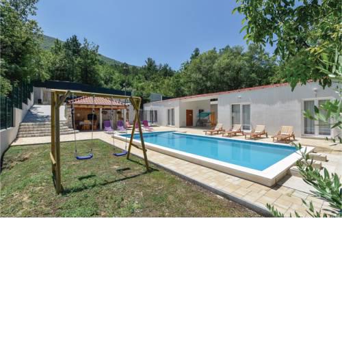 Three-Bedroom Holiday Home in Kucice