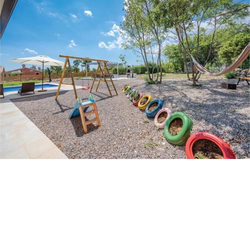 Three-Bedroom Holiday Home in Kunj