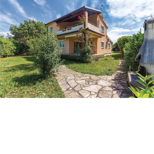 Three-Bedroom Holiday home in Medulin