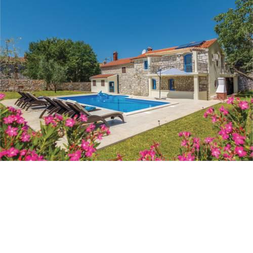 Three-Bedroom Holiday Home in Mihelici