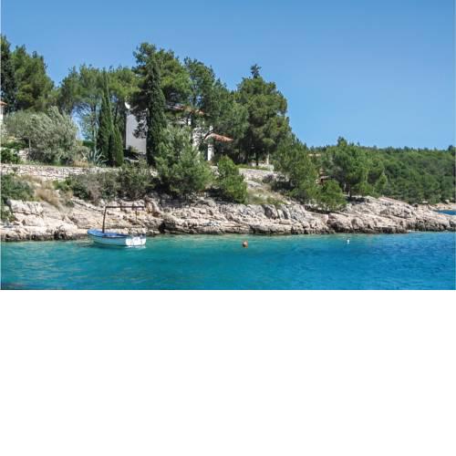 Three-Bedroom Holiday Home in Milna