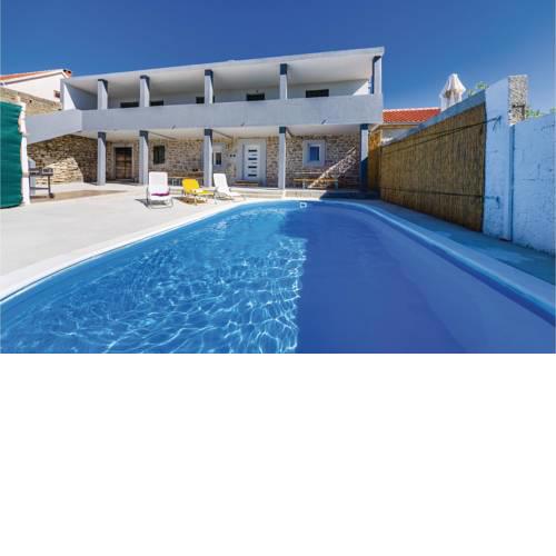 Three-Bedroom Holiday Home in Nadin