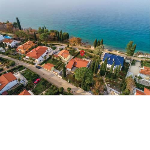 Three-Bedroom Holiday Home in Njivice