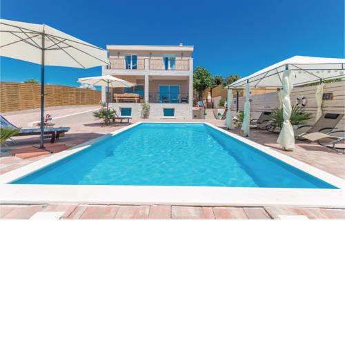 Three-Bedroom Holiday Home in Pakostane