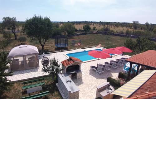 Three-Bedroom Holiday Home in Planjane Gornje