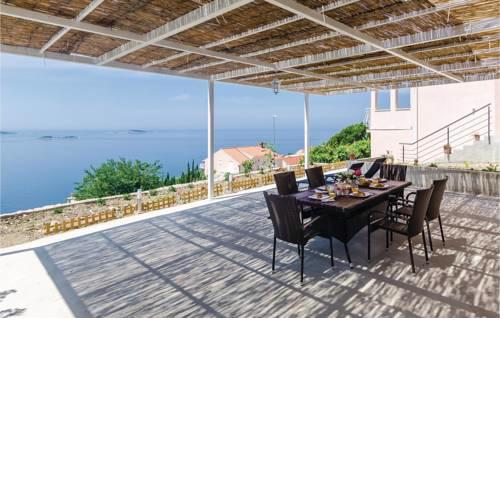 Three-Bedroom Holiday Home in Plat