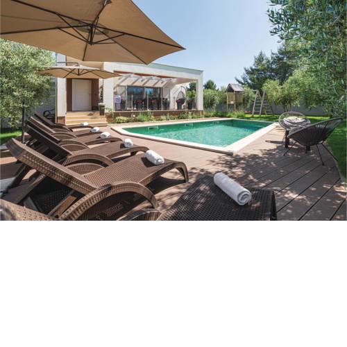 Three-Bedroom Holiday Home in Pomer
