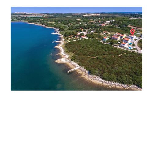 Three-Bedroom Holiday Home in Pomer