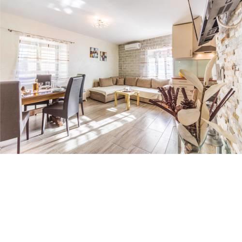 Three-Bedroom Holiday Home in Pomer