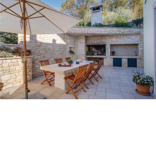 Three-Bedroom Holiday Home in Porozina