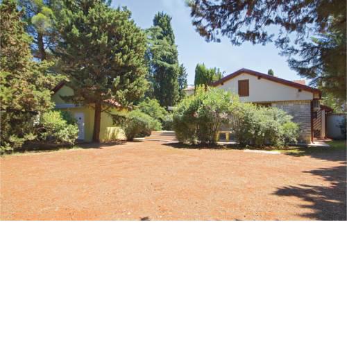 Three-Bedroom Holiday Home in Premantura