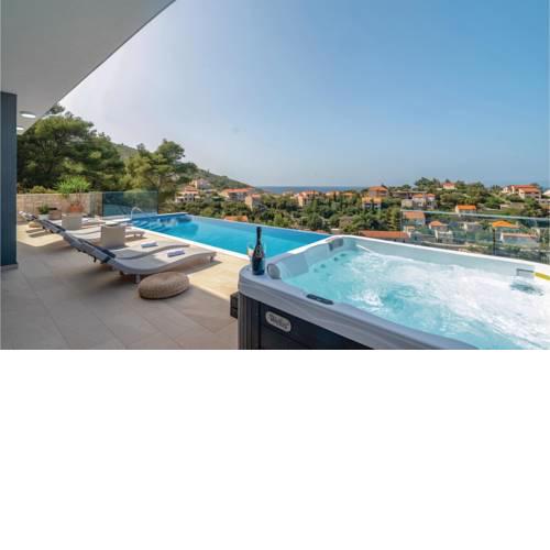 Three-Bedroom Holiday Home in Prigradica