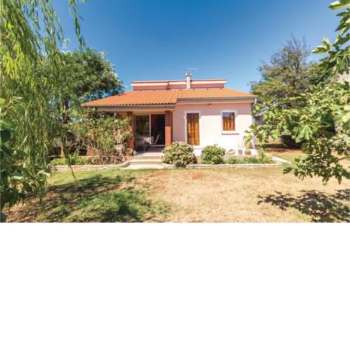 Three-Bedroom Holiday Home in Pula