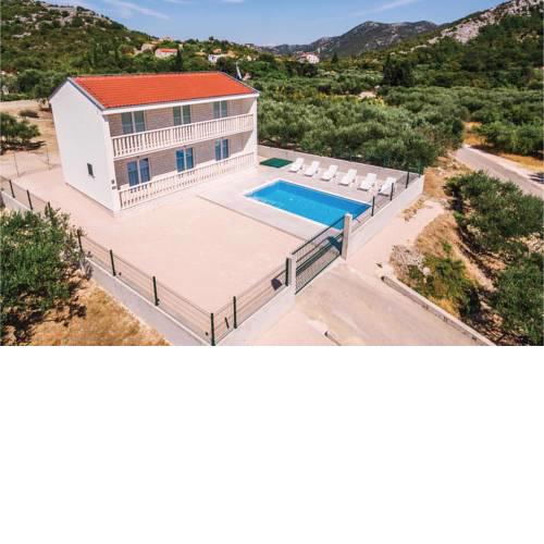Three-Bedroom Holiday Home in Raba