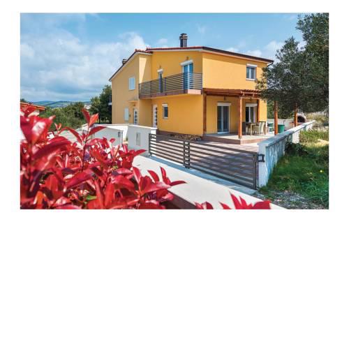 Three-Bedroom Holiday Home in Razanj