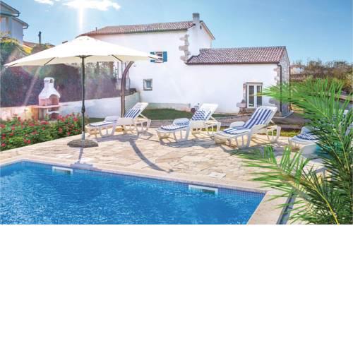 Three-Bedroom Holiday Home in Ruzici