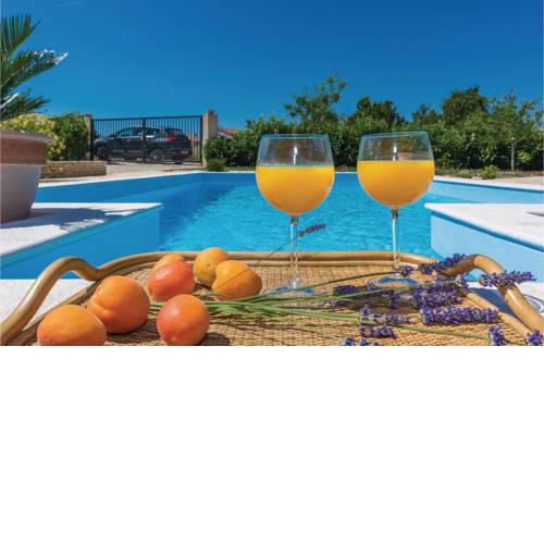 Three-Bedroom Holiday Home in Smilcic