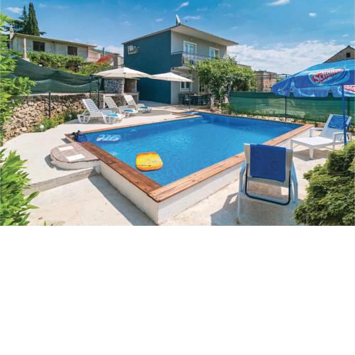 Three-Bedroom Holiday Home in Smolonje