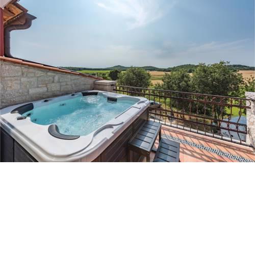 Three-Bedroom Holiday Home in Starici