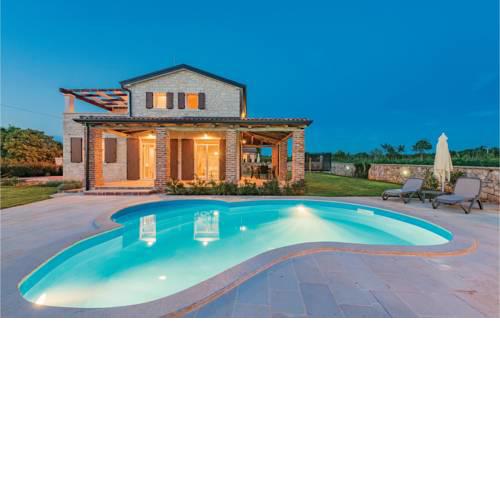 Three-Bedroom Holiday Home in Stifanici