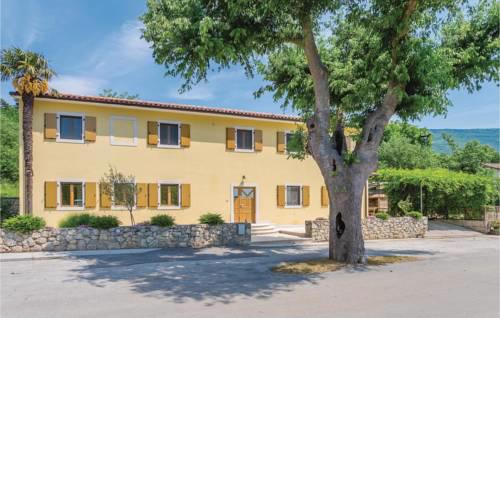 Three-Bedroom Holiday Home in Susnjevica