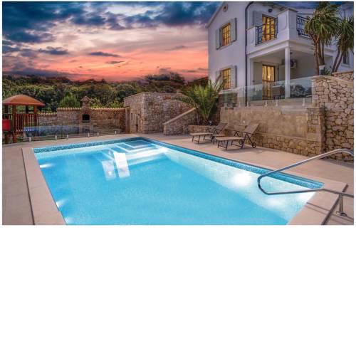 Three-Bedroom Holiday Home in Sveti Jakov