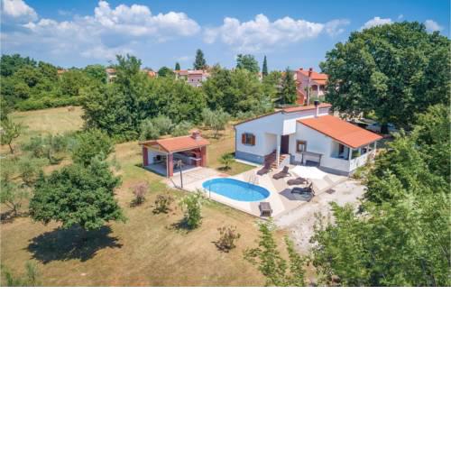 Three-Bedroom Holiday Home in Svetvincenat