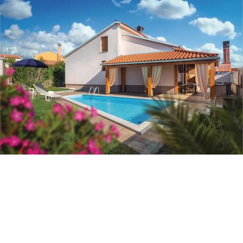 Three-Bedroom Holiday Home in Svetvincenat
