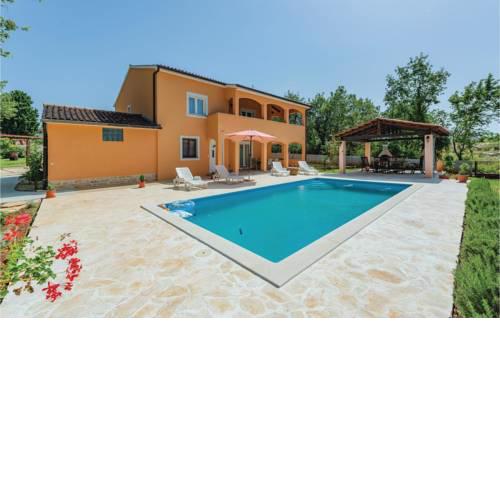 Three-Bedroom Holiday home in Sv.Lovrec