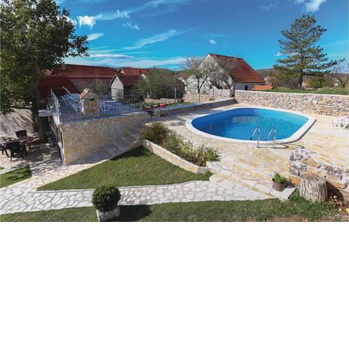 Three-Bedroom Holiday Home in Tijarica