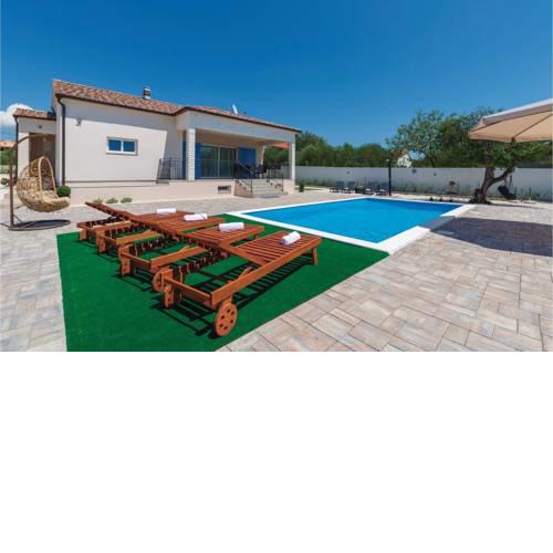 Three-Bedroom Holiday Home in Tinj