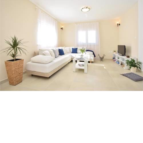 Three-Bedroom Holiday Home in Tugare