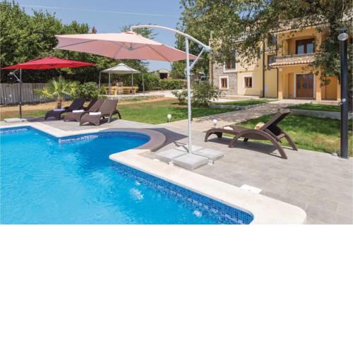 Three-Bedroom Holiday Home in Tupljak