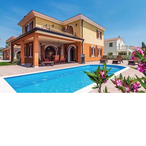 Three-Bedroom Holiday Home in Vabriga