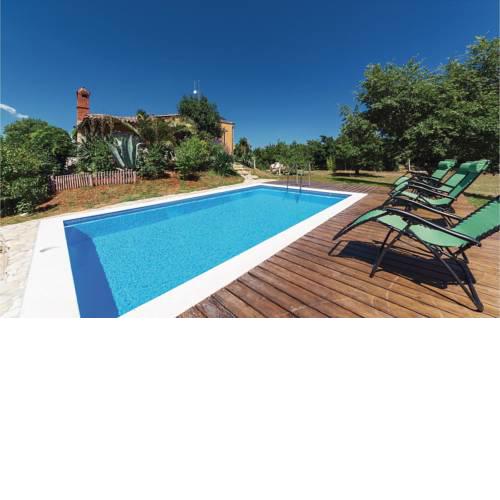 Three-Bedroom Holiday Home in Valtura