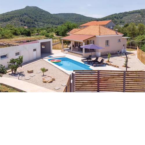 Three-Bedroom Holiday Home in Vela Luka