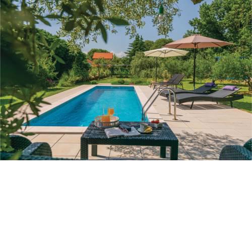 Three-Bedroom Holiday Home in Vinjani Donji