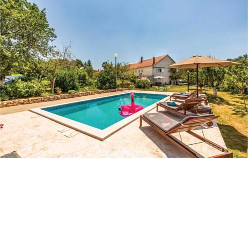 Three-Bedroom Holiday Home in Vinjani Gornji