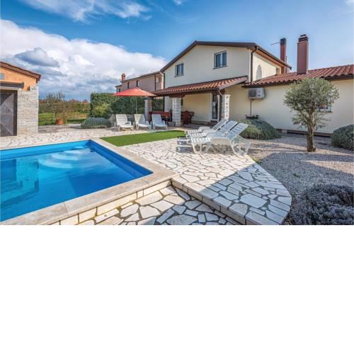 Three-Bedroom Holiday Home in Visnjan