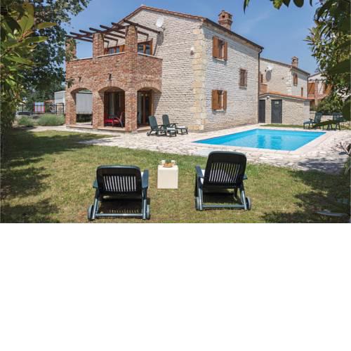 Three-Bedroom Holiday Home in Vodnjan