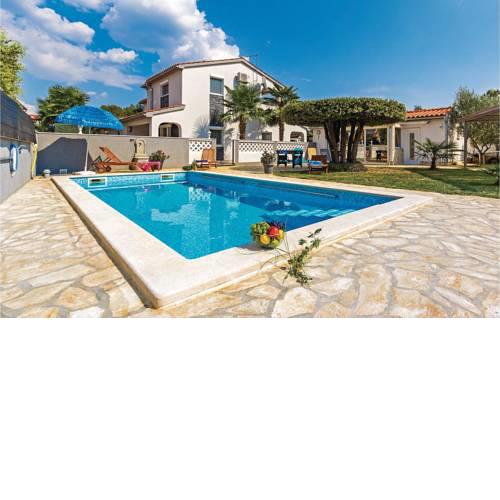 Three-Bedroom Holiday Home in Vodnjan